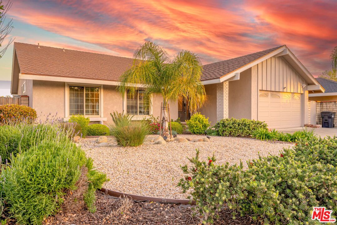 Attached, Exterior, Facade, Ranch