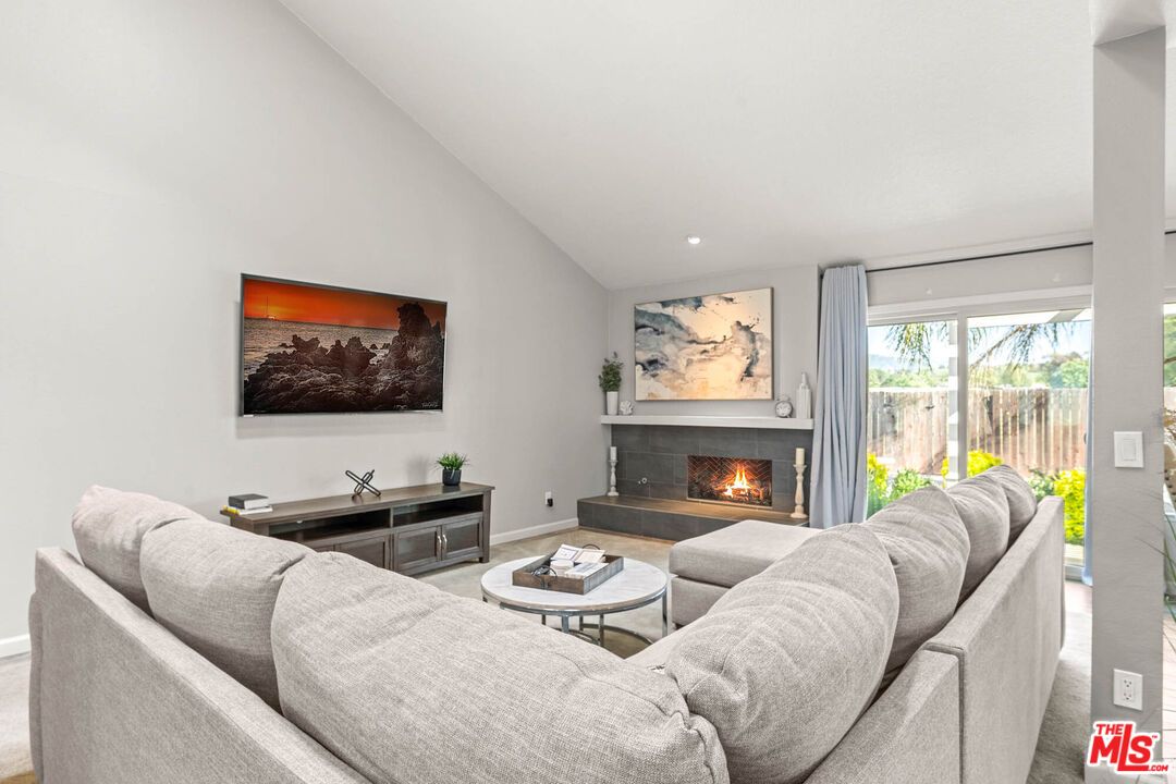 Fireplace, Interior, Living room, Recessed Lighting