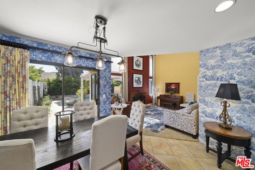 Dining room, Interior, Living room, Recessed Lighting