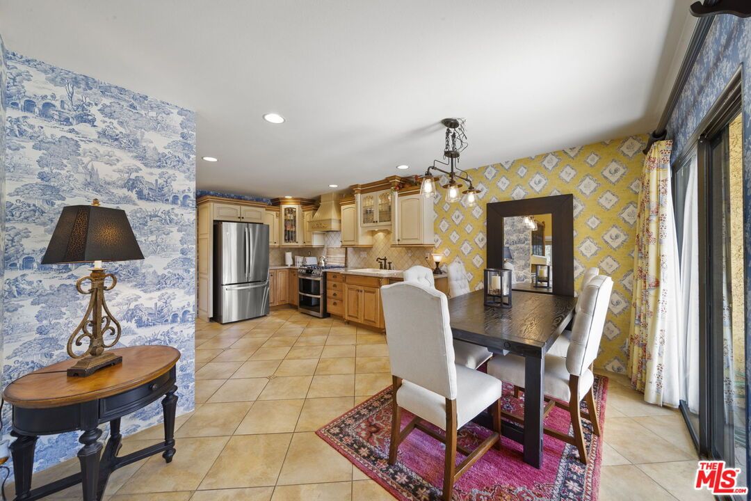 Dining room, Interior, Kitchen, Pendant Lights, Recessed Lighting, Stainless Steel Appliances