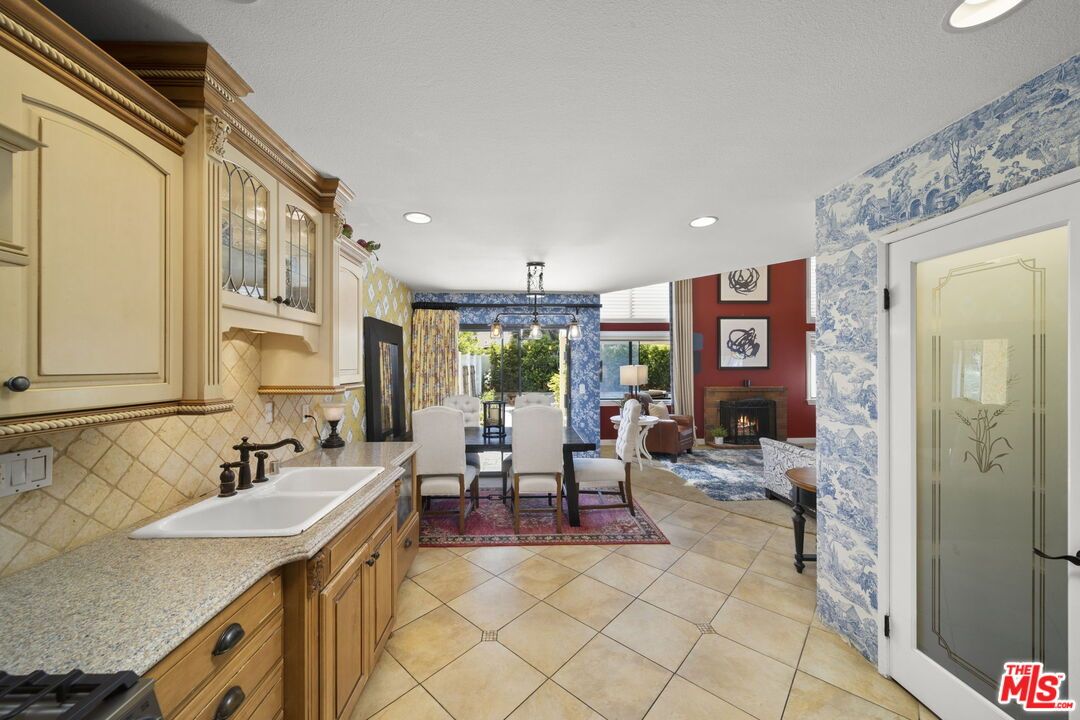 Chandelier, Dining room, Fireplace, Interior, Living room, Recessed Lighting
