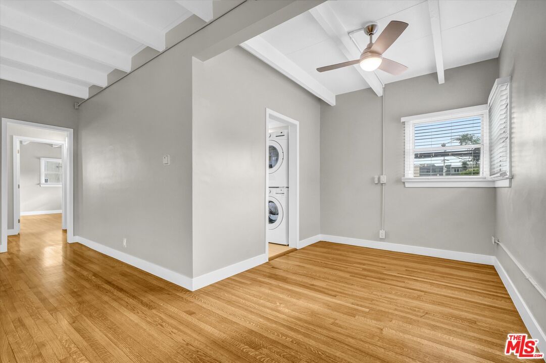 Empty room, Interior, Washer, Wood Texture Flooring
