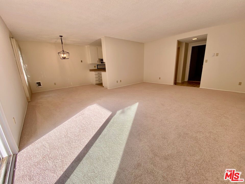 Empty room, Interior, Pendant Lights