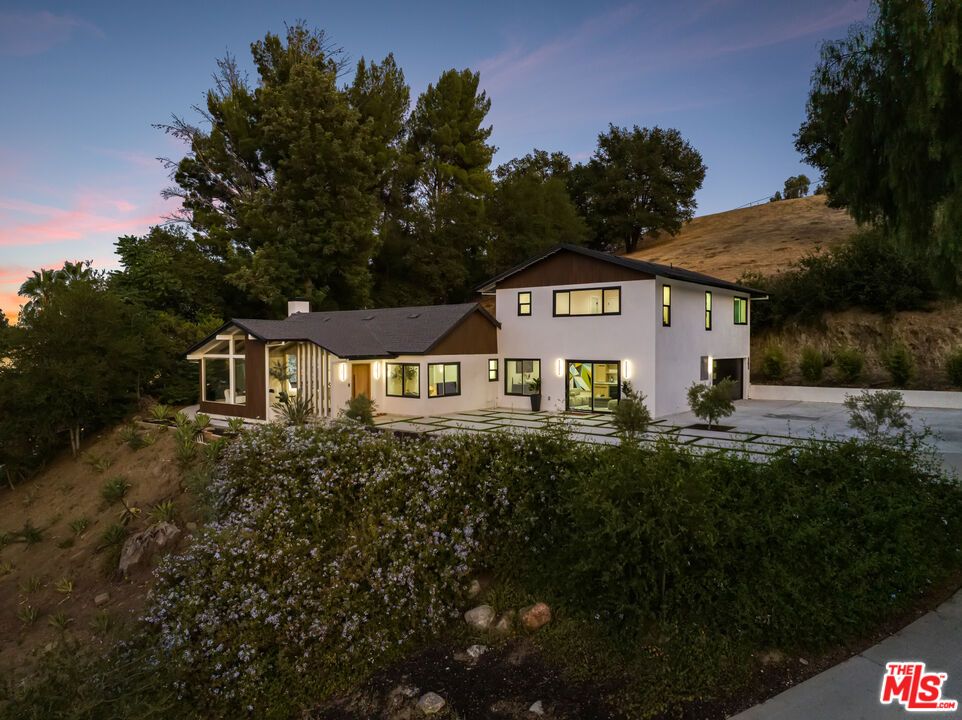 Backyard, Exterior, Facade, Farmhouse
