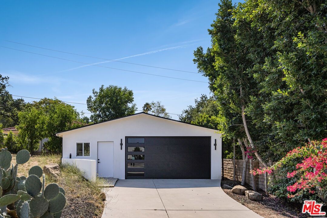 Detached Garage, Exterior
