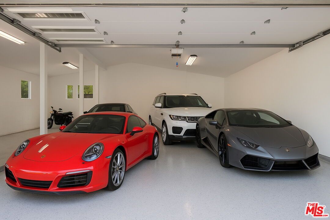 Garage, Interior