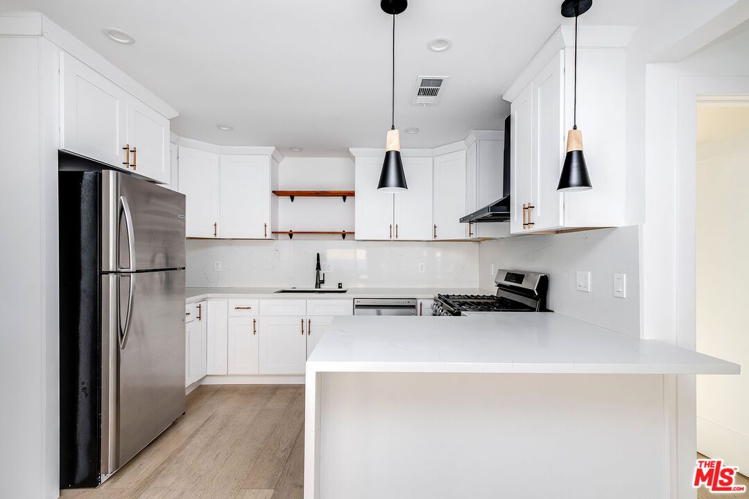 Interior, Kitchen, Pendant Lights, Recessed Lighting, Wood Texture Flooring