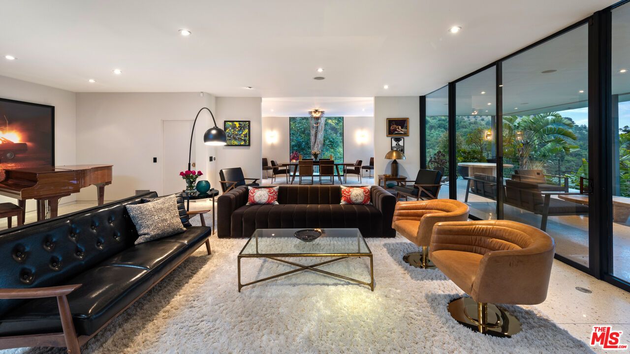 Dining room, Interior, Living room, Piano, Recessed Lighting