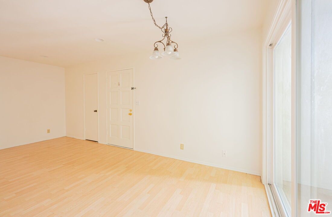 Chandelier, Empty room, Interior, Wood Texture Flooring