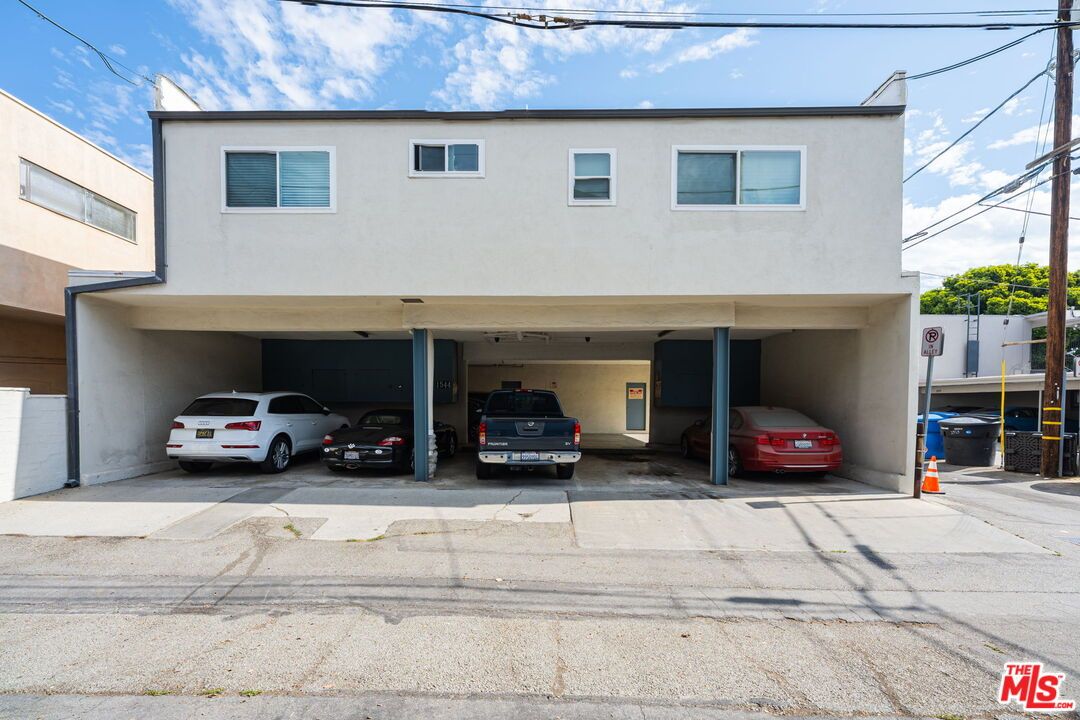 Attached, Exterior, Facade, Rowhouse