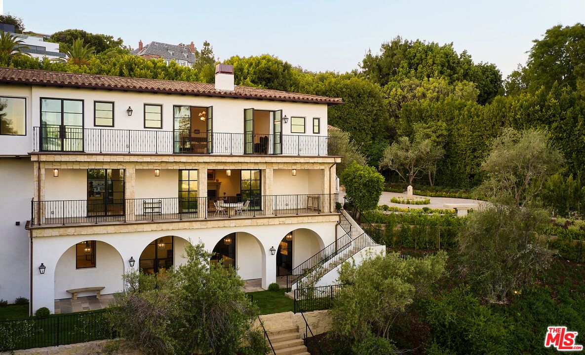 Exterior, Facade, Spanish Mediterranean