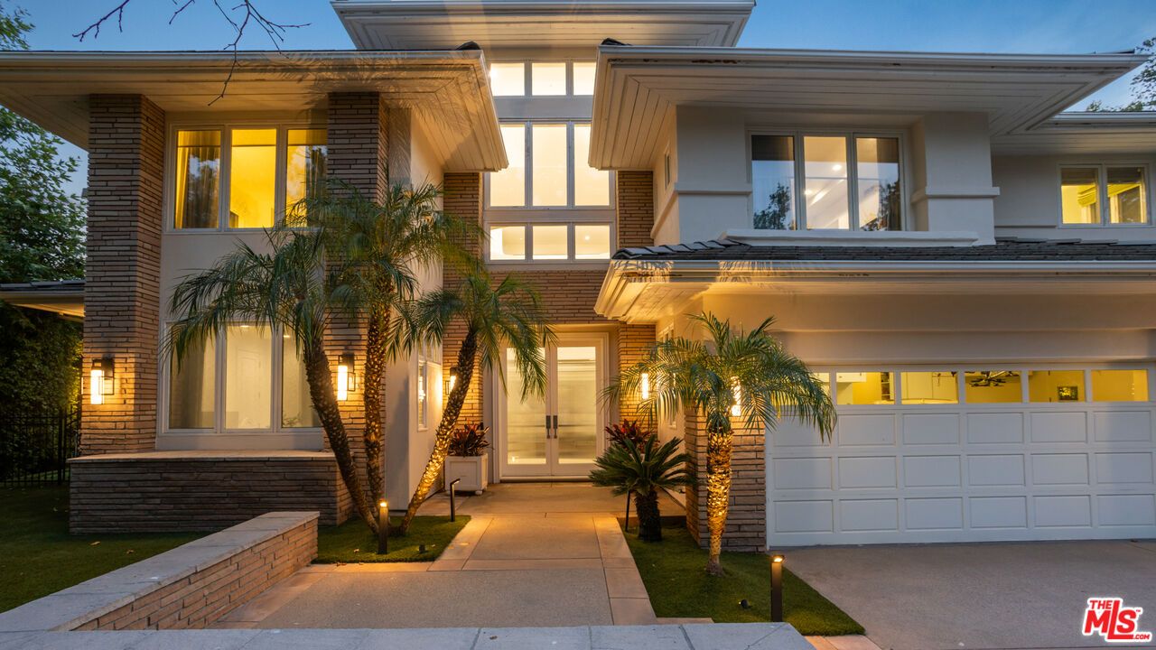 Attached, Exterior, Facade, Modern
