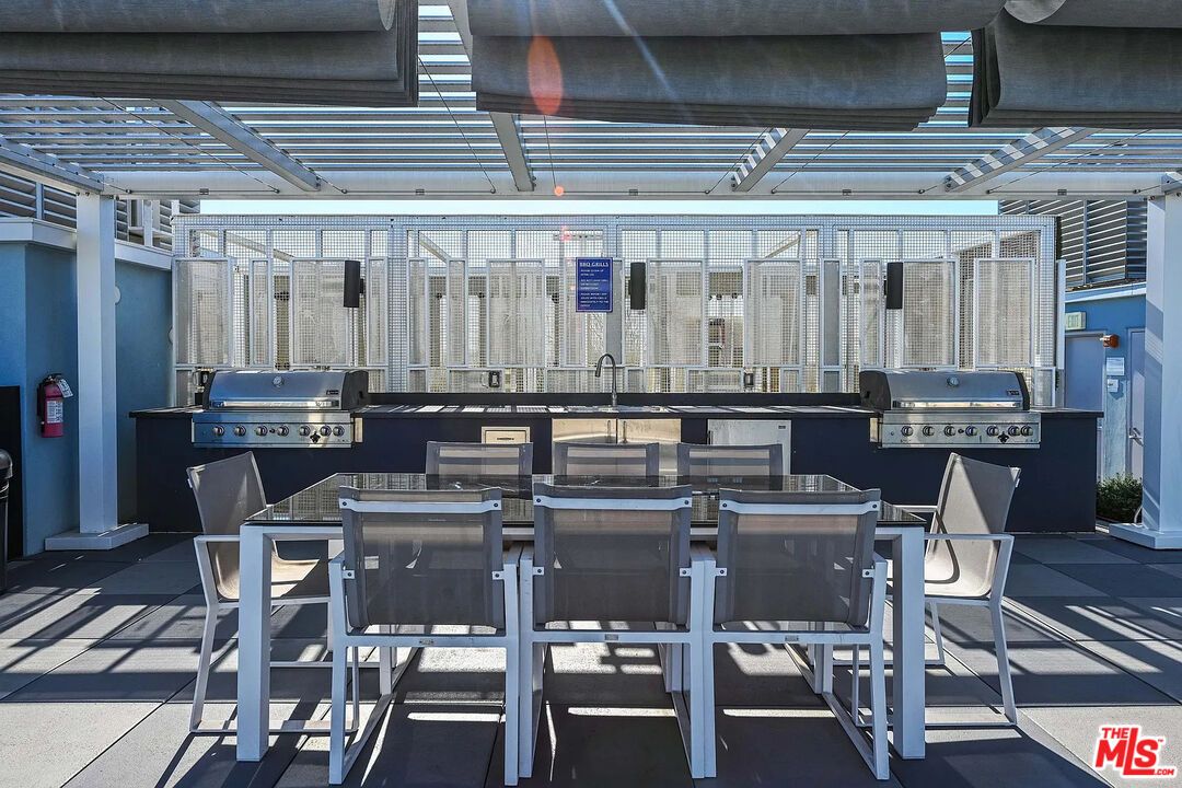 Exterior, Outdoor Kitchen