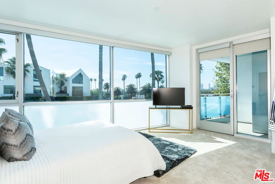 Bedroom, Interior, Water