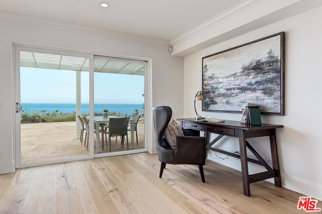 Home Office, Interior, Recessed Lighting, Water, Wood Texture Flooring