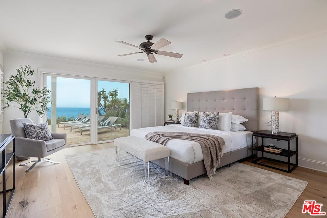 Bedroom, Interior, Water, Wood Texture Flooring