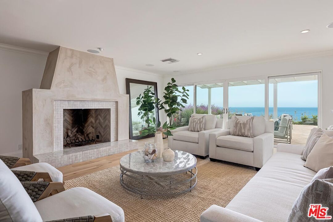 Fireplace, Interior, Living room, Recessed Lighting, Water