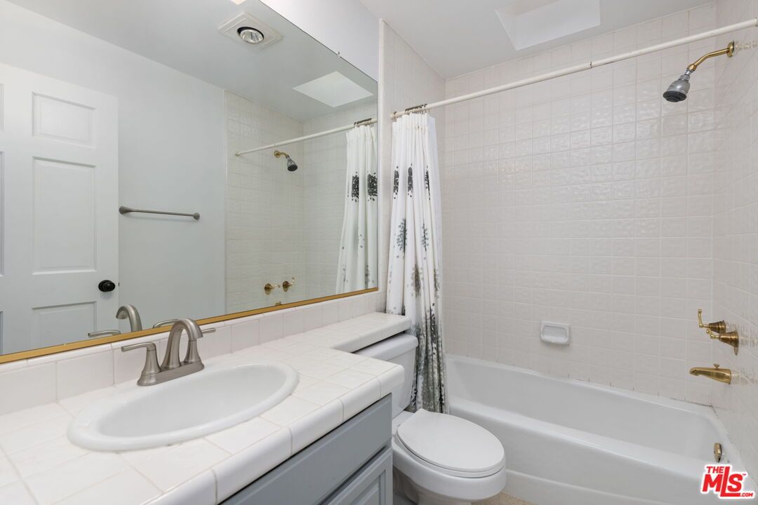 Bathroom, Interior, Tile Countertops