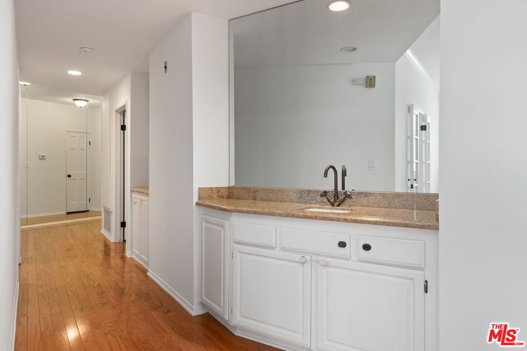 Bathroom, Interior, Recessed Lighting, Wood Texture Flooring