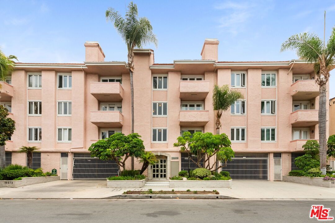 Exterior, Facade, Condo Building
