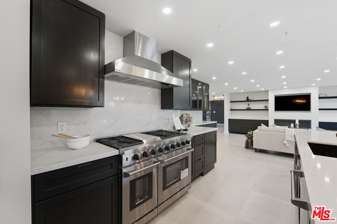 Fireplace, Interior, Kitchen, Living room, Recessed Lighting, Stainless Steel Appliances