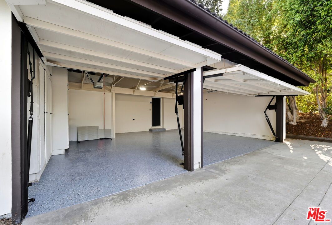 Exterior, Garage, Interior
