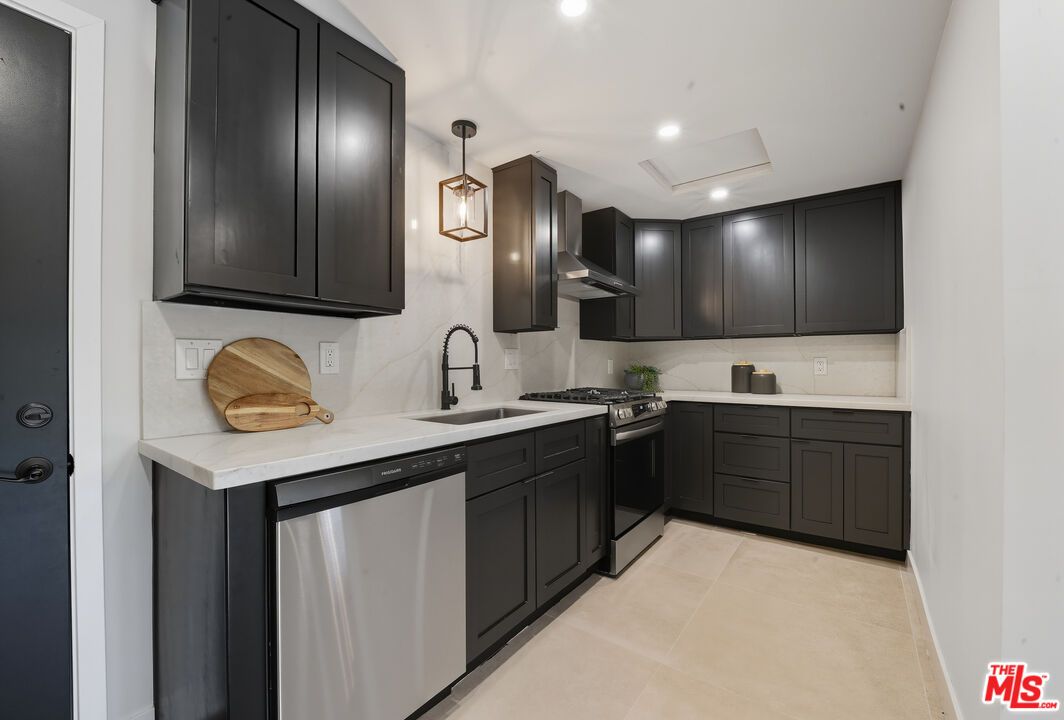 Interior, Kitchen, Pendant Lights, Recessed Lighting, Stainless Steel Appliances