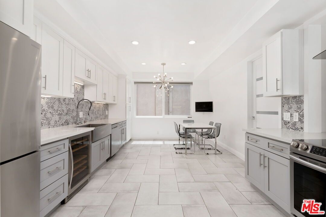 Dining room, Interior, Kitchen, Pendant Lights, Recessed Lighting, Stainless Steel Appliances