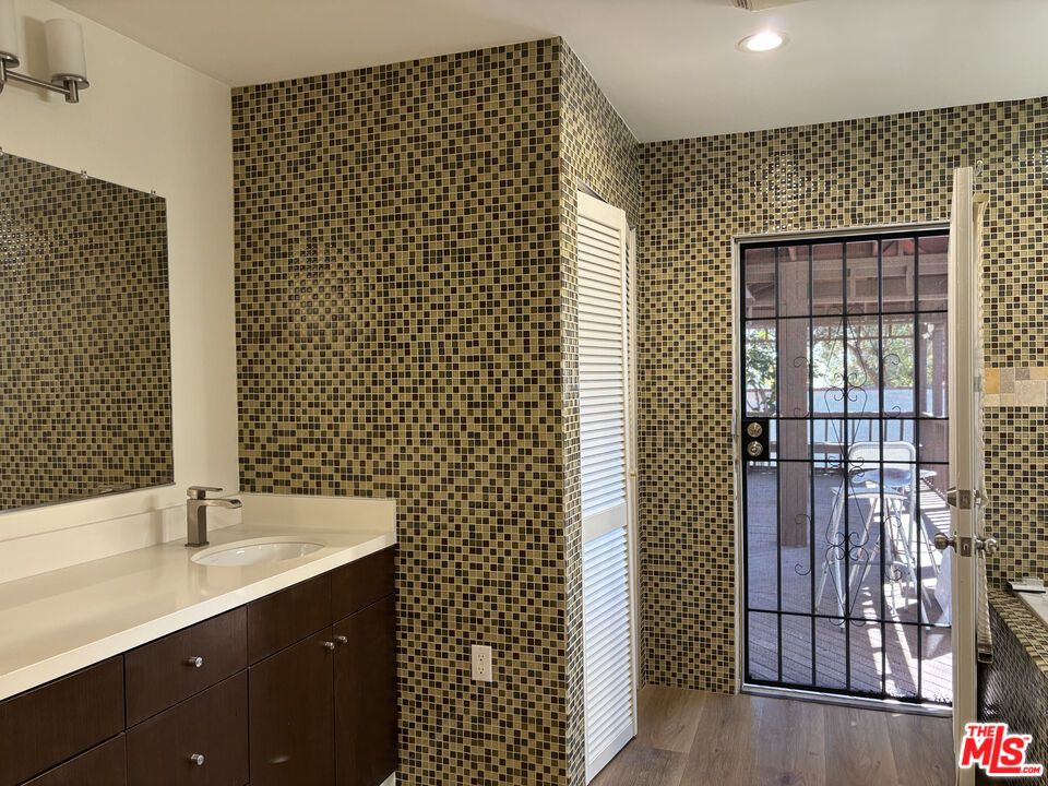 Bathroom, Interior, Recessed Lighting, Wood Texture Flooring