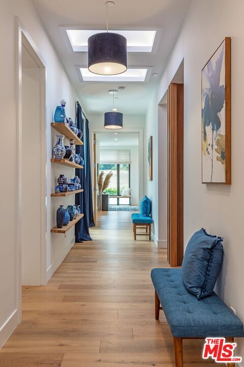 Interior, Pendant Lights, Wood Texture Flooring