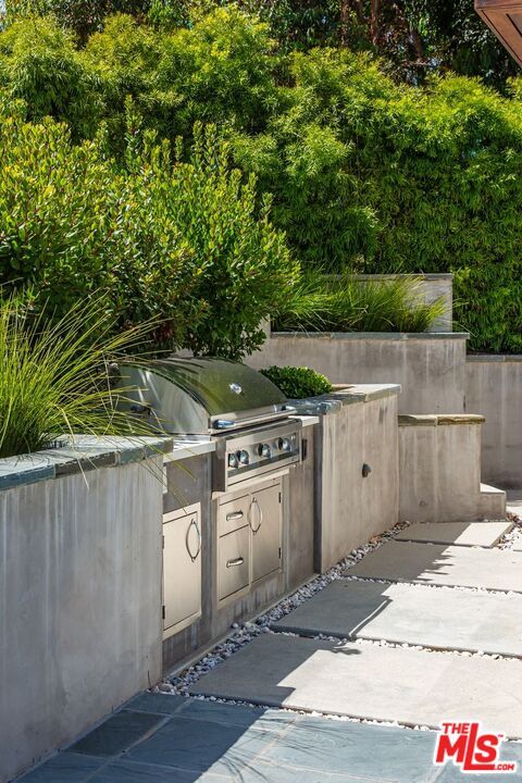 Exterior, Outdoor Kitchen