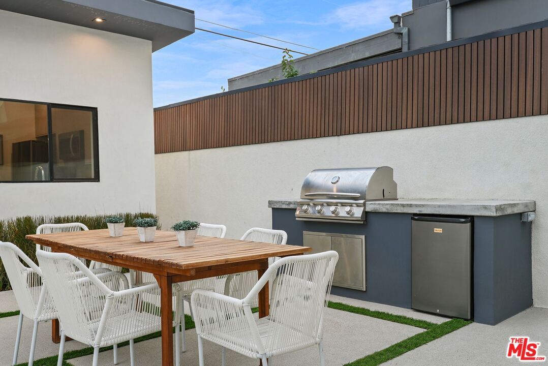 Exterior, Outdoor Kitchen