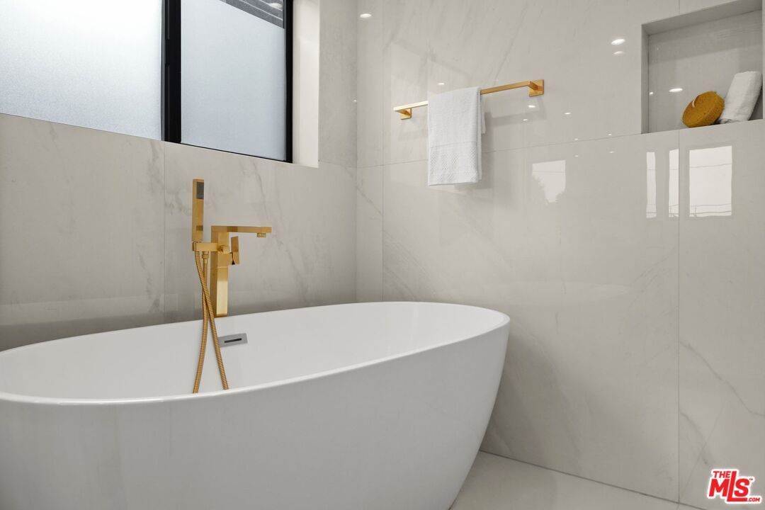 Bathroom, Free Standing Baths, Interior, Marble Walls