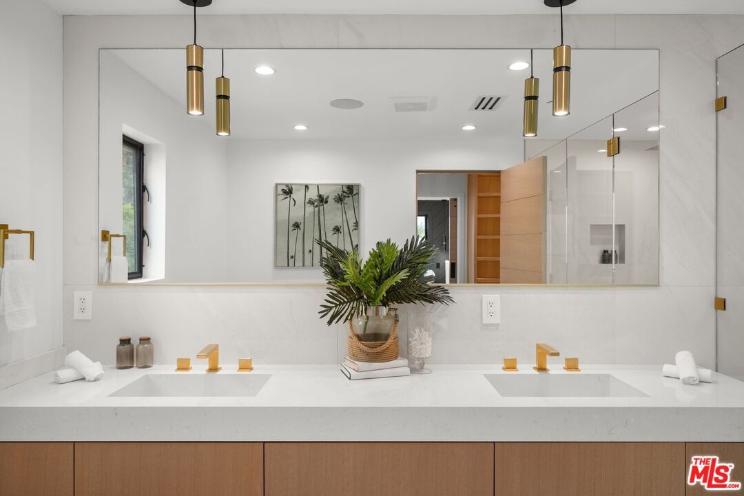 Bathroom, Glass Shower, Interior, Pendant Lights, Recessed Lighting