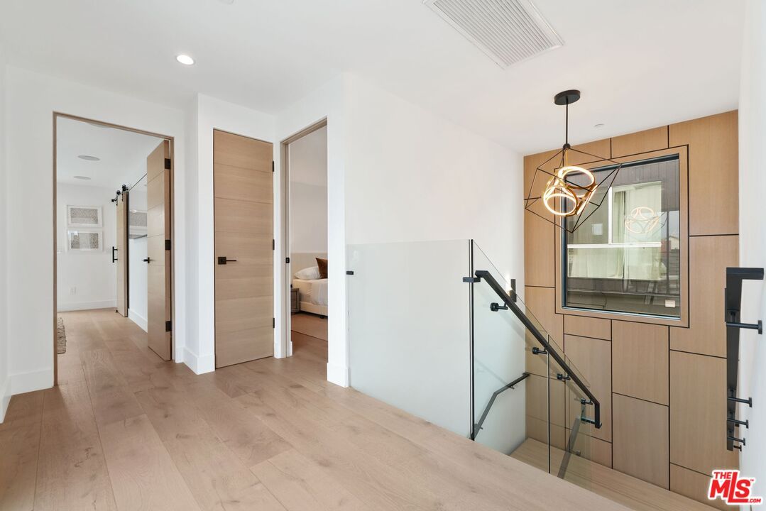 Interior, Pendant Lights, Recessed Lighting, Wood Texture Flooring