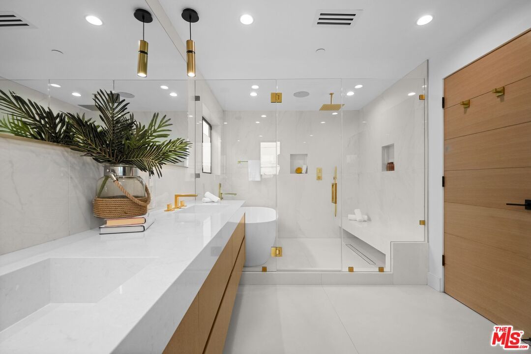 Bathroom, Glass Shower, Interior, Pendant Lights, Recessed Lighting