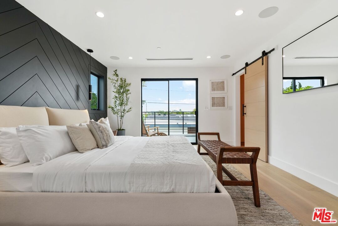 Bedroom, Interior, Recessed Lighting, Water, Wood Texture Flooring