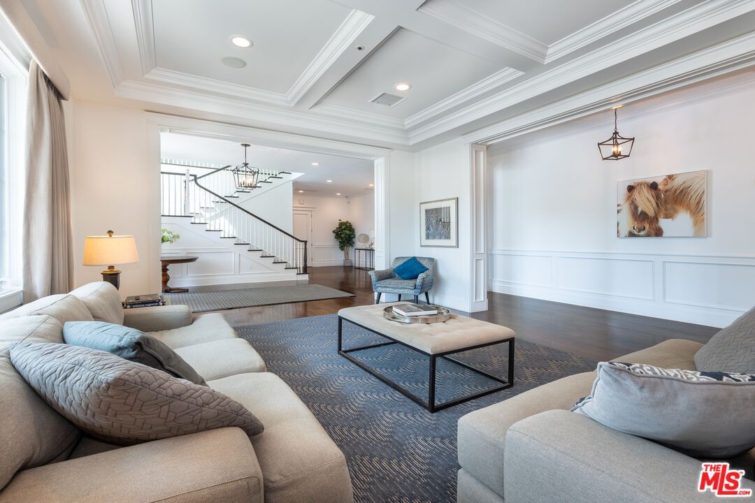 Interior, Living room, Pendant Lights, Recessed Lighting, Wood Texture Flooring