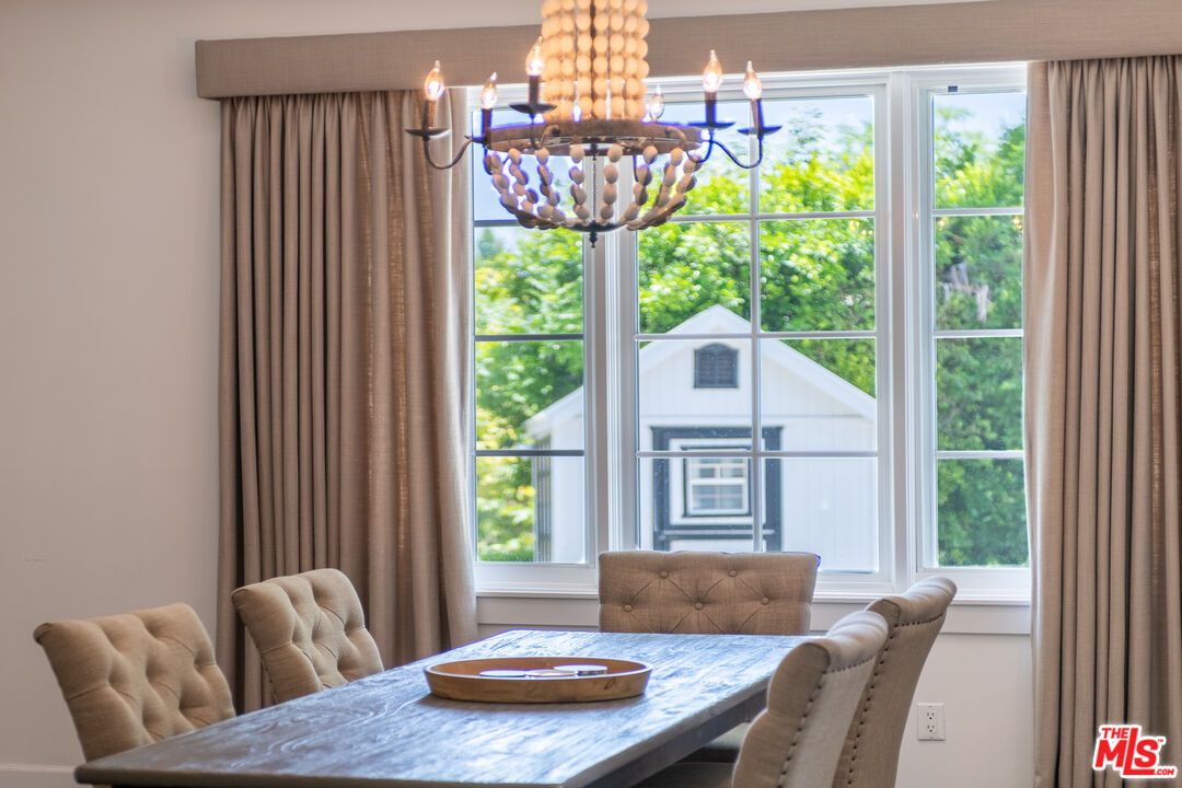 Chandelier, Dining room, Interior