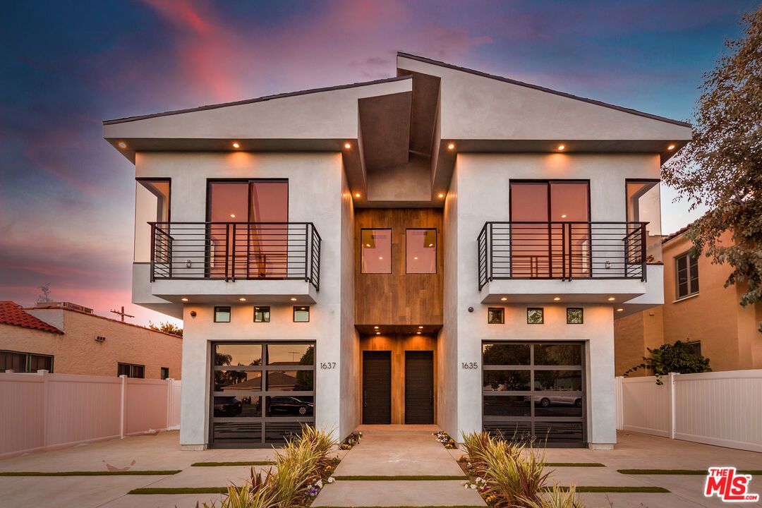 Attached, Exterior, Facade, Modern