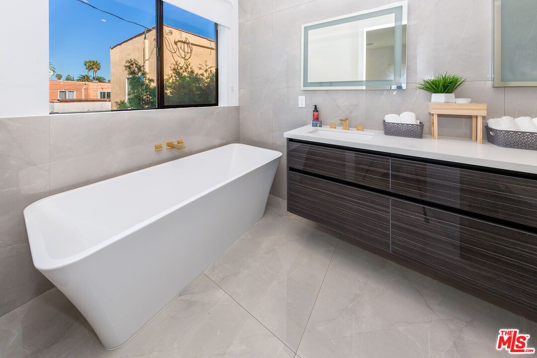 Bathroom, Free Standing Baths, Interior, Marble