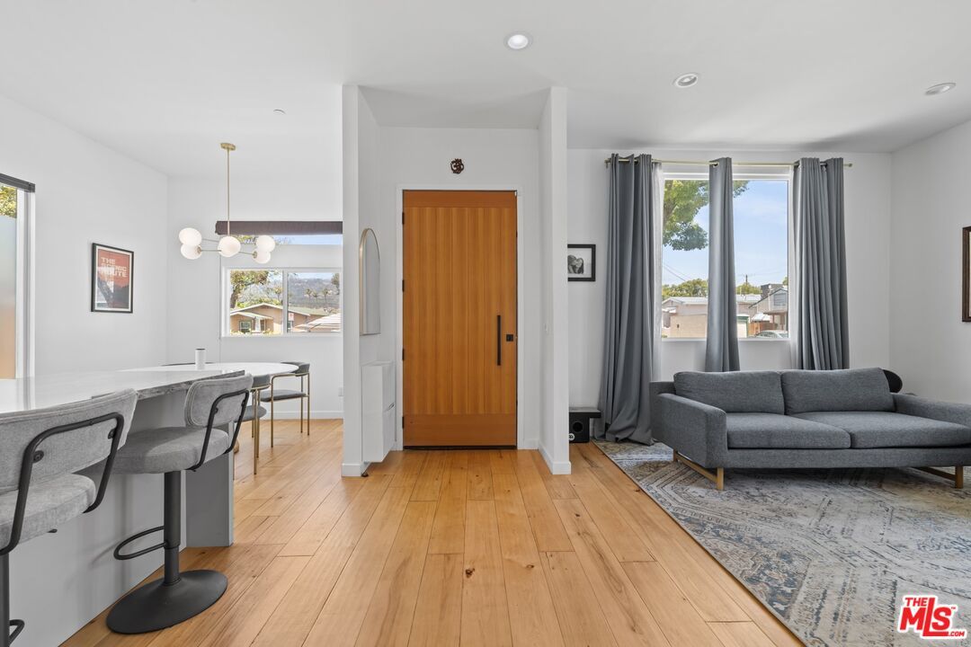 Interior, Pendant Lights, Recessed Lighting, Wood Texture Flooring