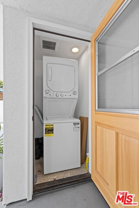 Interior, Recessed Lighting, Utility Closets, Washer