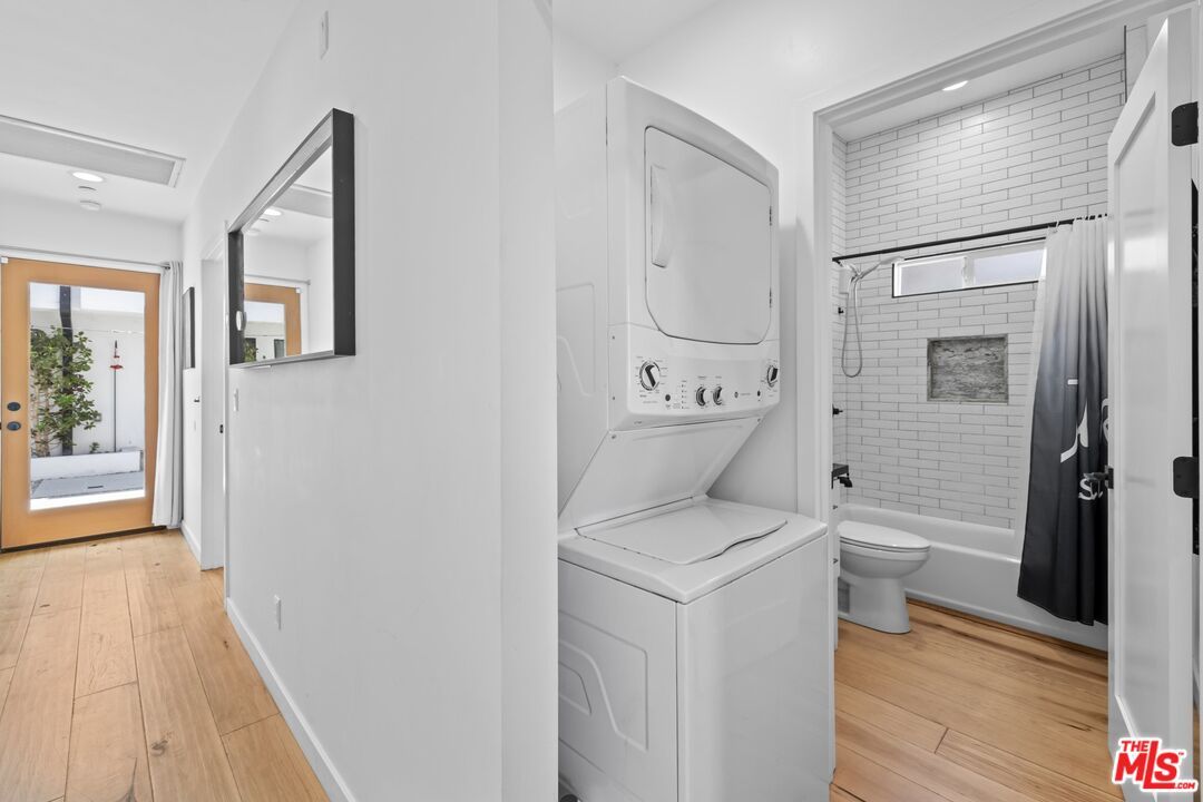 Interior, Recessed Lighting, Utility Closets, Washer, Wood Texture Flooring