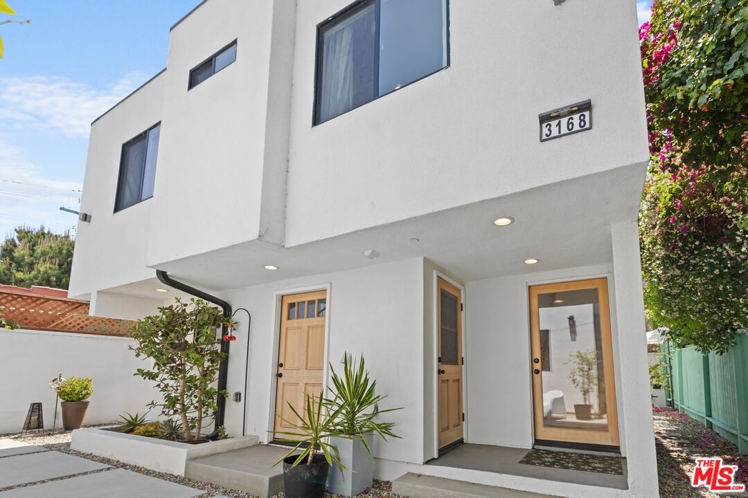 Exterior, Facade, None