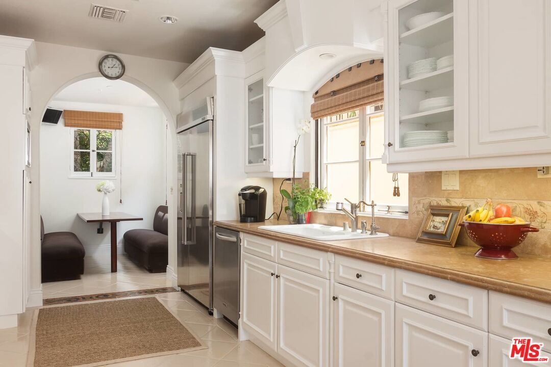 Dining room, Interior, Kitchen, Recessed Lighting, Stainless Steel Appliances