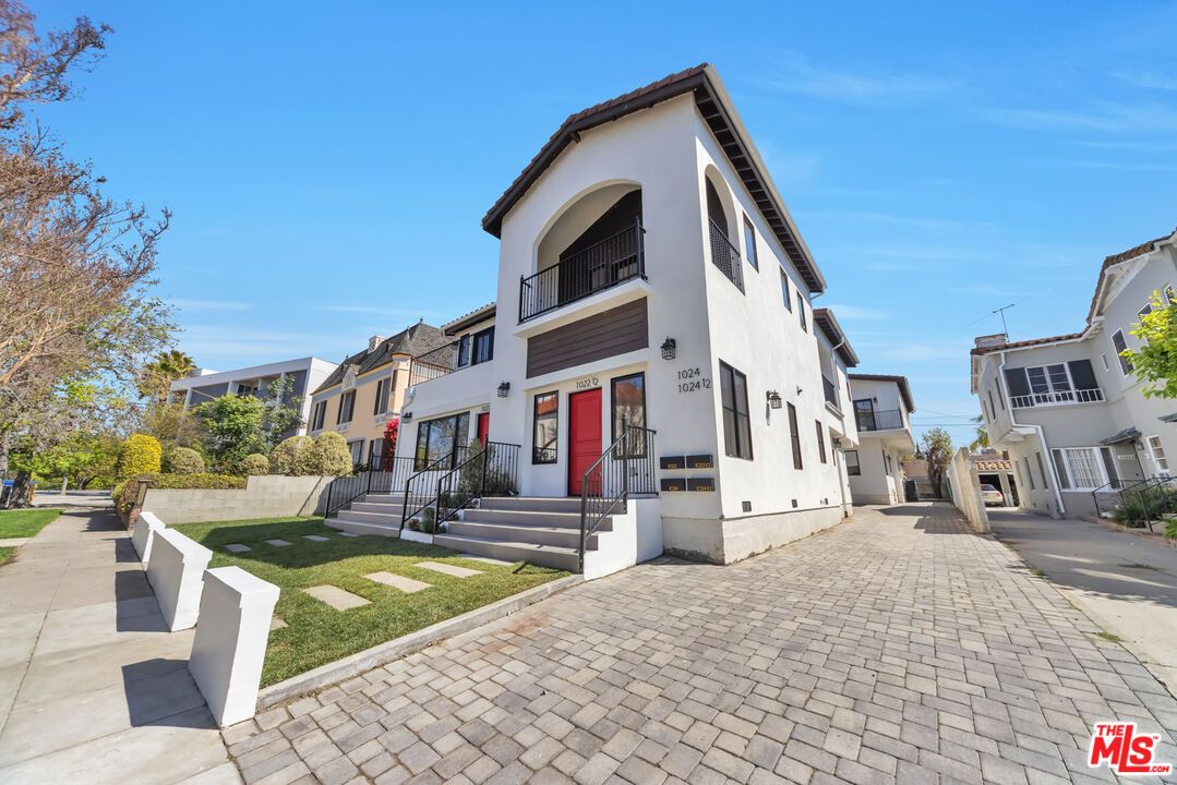 Exterior, Facade, Spanish Mediterranean