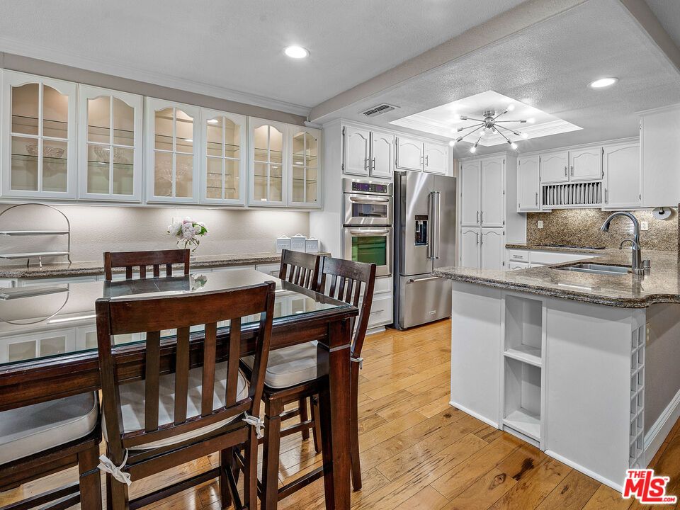 Dining room, Interior, Kitchen, Recessed Lighting, Stainless Steel Appliances, Wood Texture Flooring