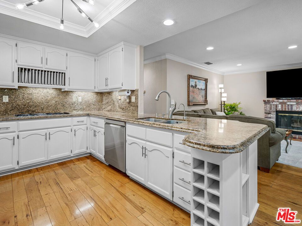 Fireplace, Interior, Kitchen, Recessed Lighting, Wood Texture Flooring