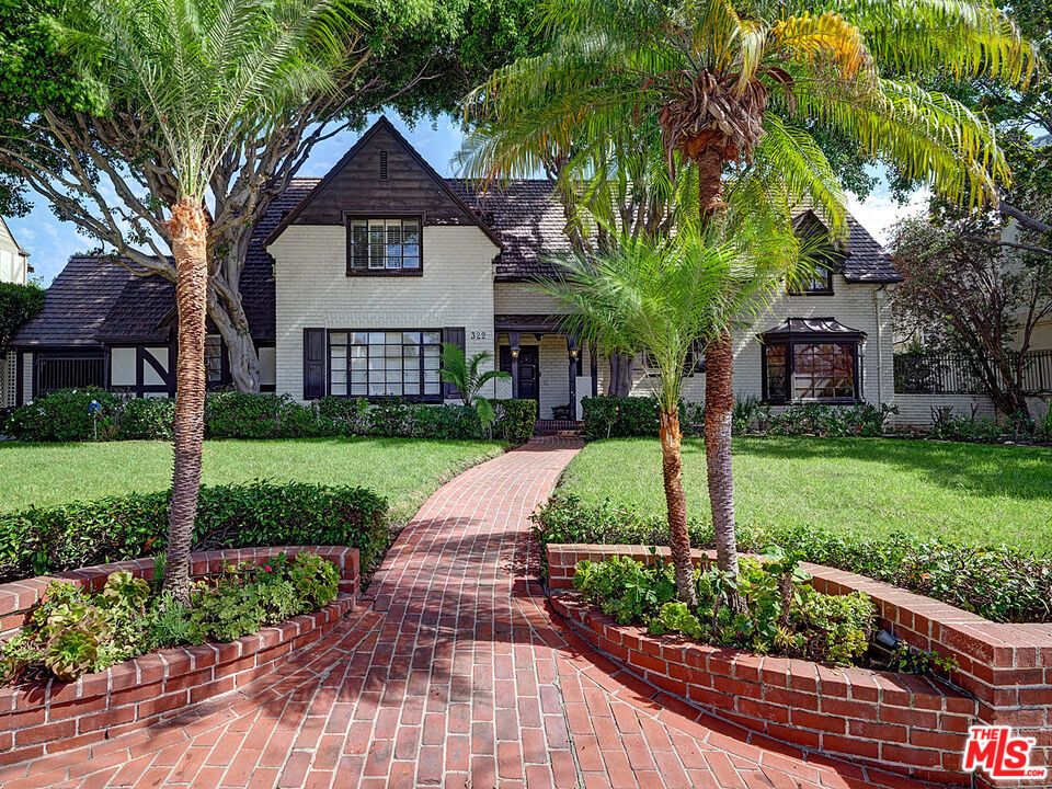 Backyard, Exterior, Facade, French Provincial
